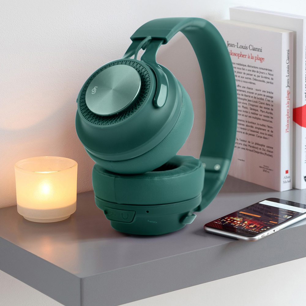 Headphone with candle